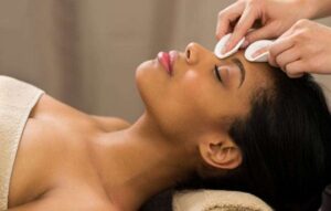 Cómo hacer una limpieza de cara correcta