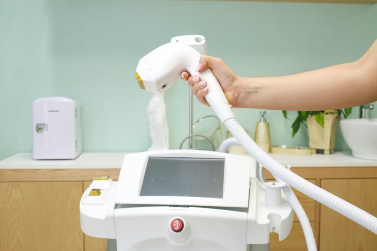 Depilación Láser: Qué Es, Cómo Funciona y Mitos Reales — centro de estética Sevilla